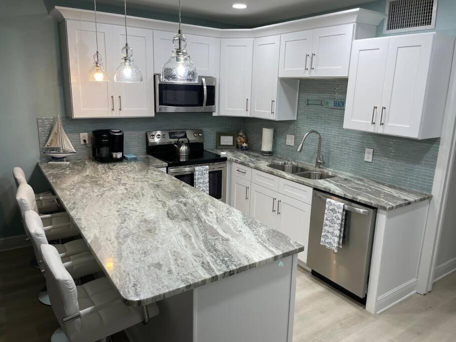 Beachfront Condo On Quiet Treasure Island- 1 Bed St. Pete Beach Exterior foto
