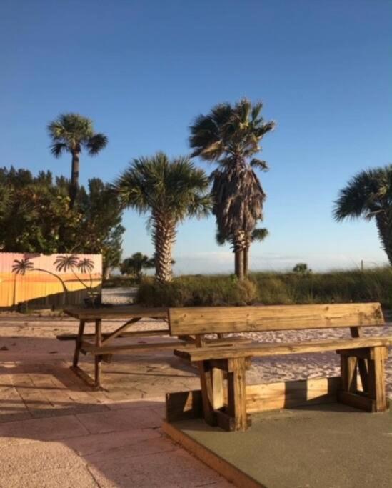 Beachfront Condo On Quiet Treasure Island- 1 Bed St. Pete Beach Exterior foto