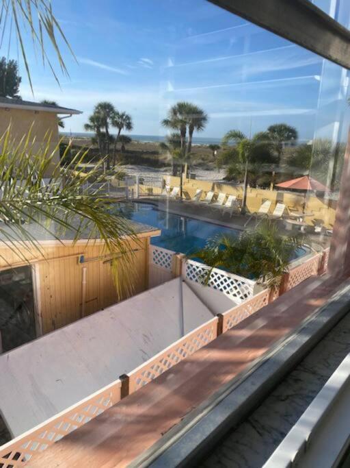 Beachfront Condo On Quiet Treasure Island- 1 Bed St. Pete Beach Exterior foto