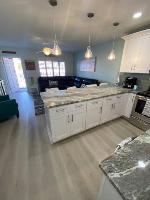 Beachfront Condo On Quiet Treasure Island- 1 Bed St. Pete Beach Exterior foto