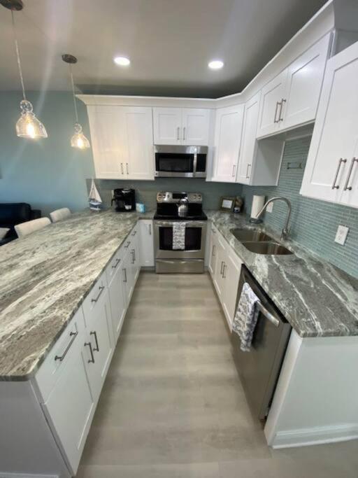 Beachfront Condo On Quiet Treasure Island- 1 Bed St. Pete Beach Exterior foto