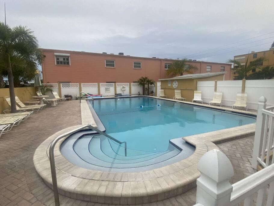 Beachfront Condo On Quiet Treasure Island- 1 Bed St. Pete Beach Exterior foto