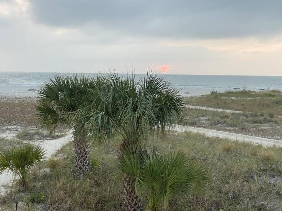 Beachfront Condo On Quiet Treasure Island- 1 Bed St. Pete Beach Exterior foto
